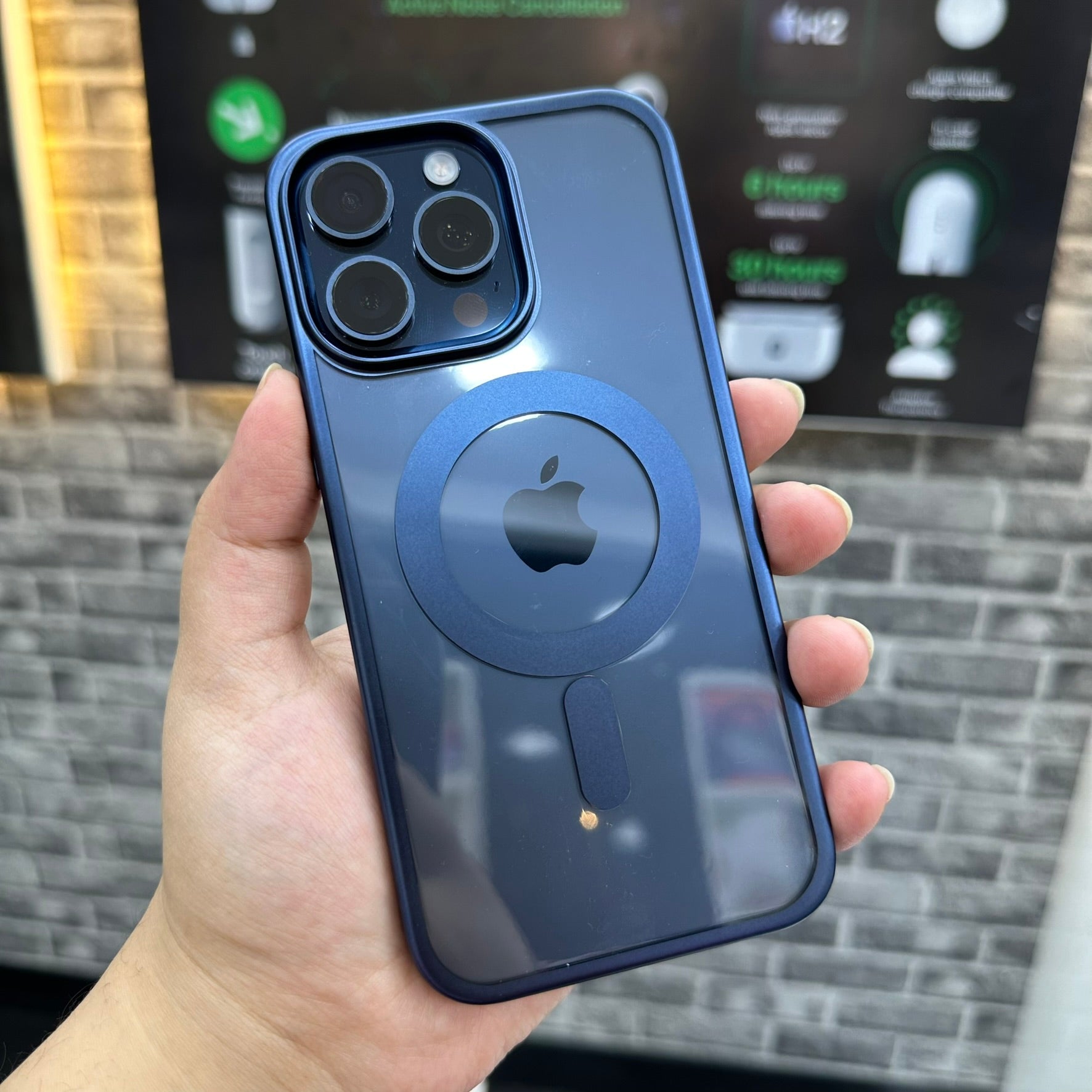 FROSTED MAGSAFE CLEAR CASE FOR IPHONE SERIES