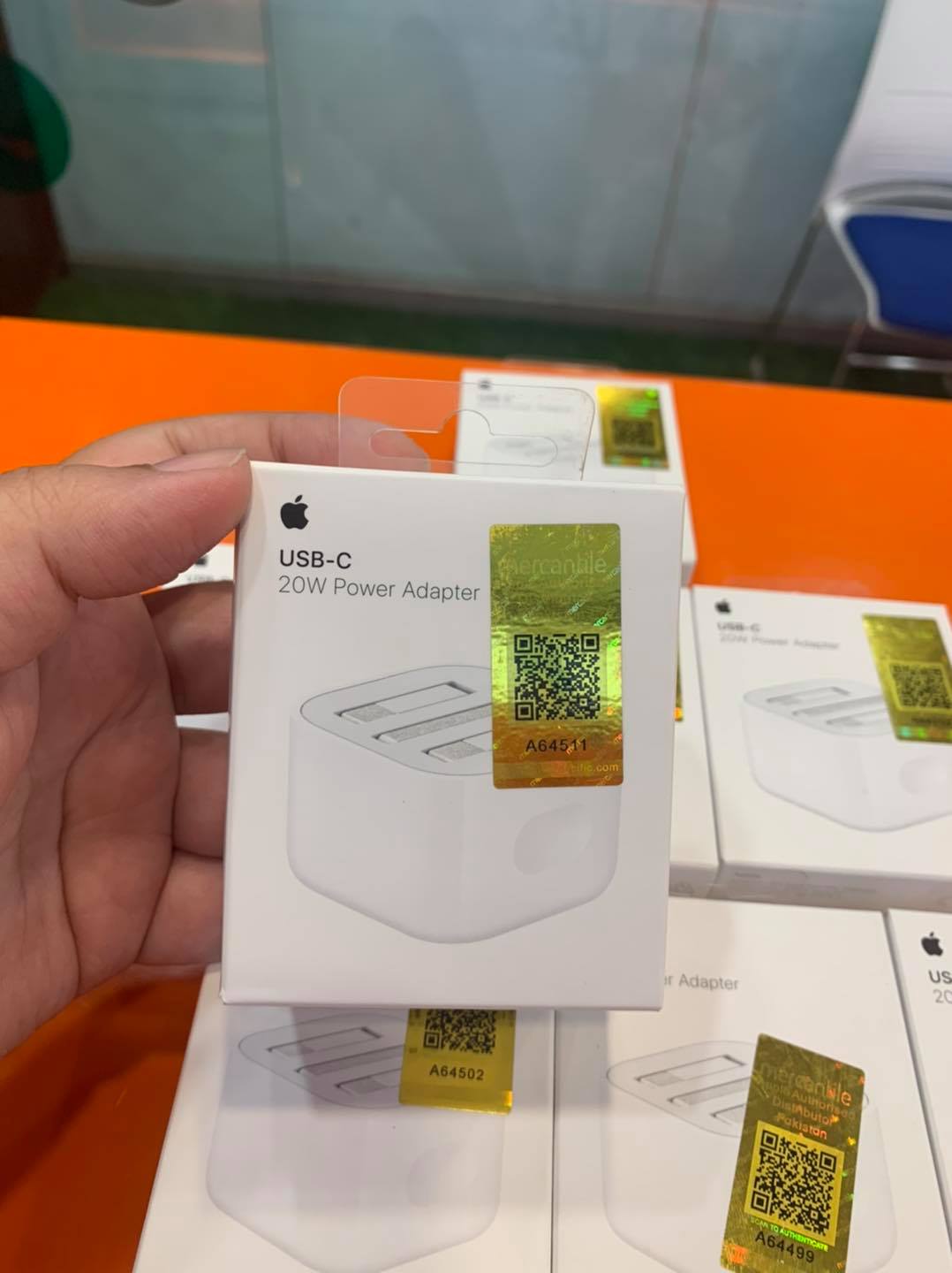 Official apple 20-W Power Adapter - Main Image